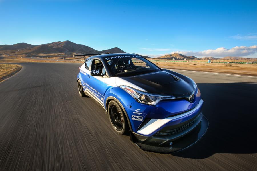  Toyota C-HR R-Tuned 2017 года  (фото 18 из 24)